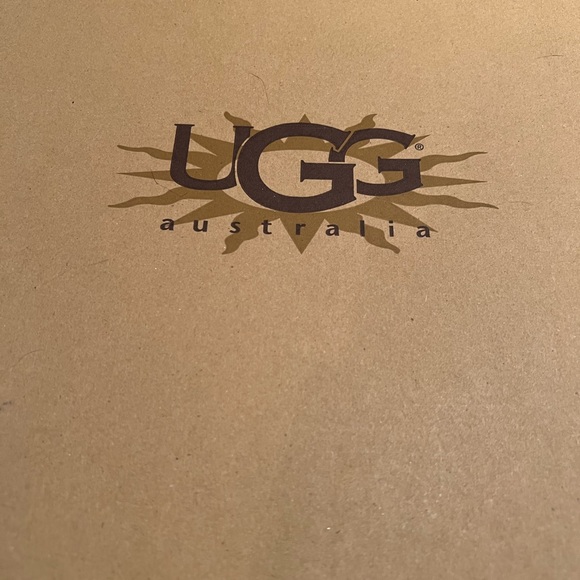 NWT UGG Classic Tall Women’s Boots in Chocolate - Picture 9 of 10